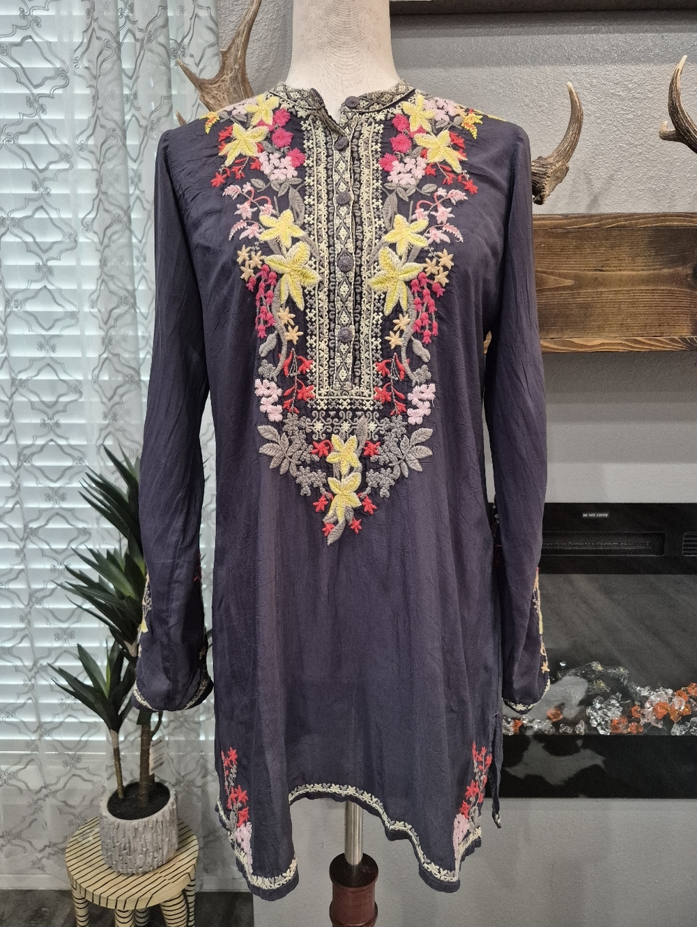 Johnny Was Embroidered Floral Tunic in Dark Navy Size XS - Picture 2 of 8